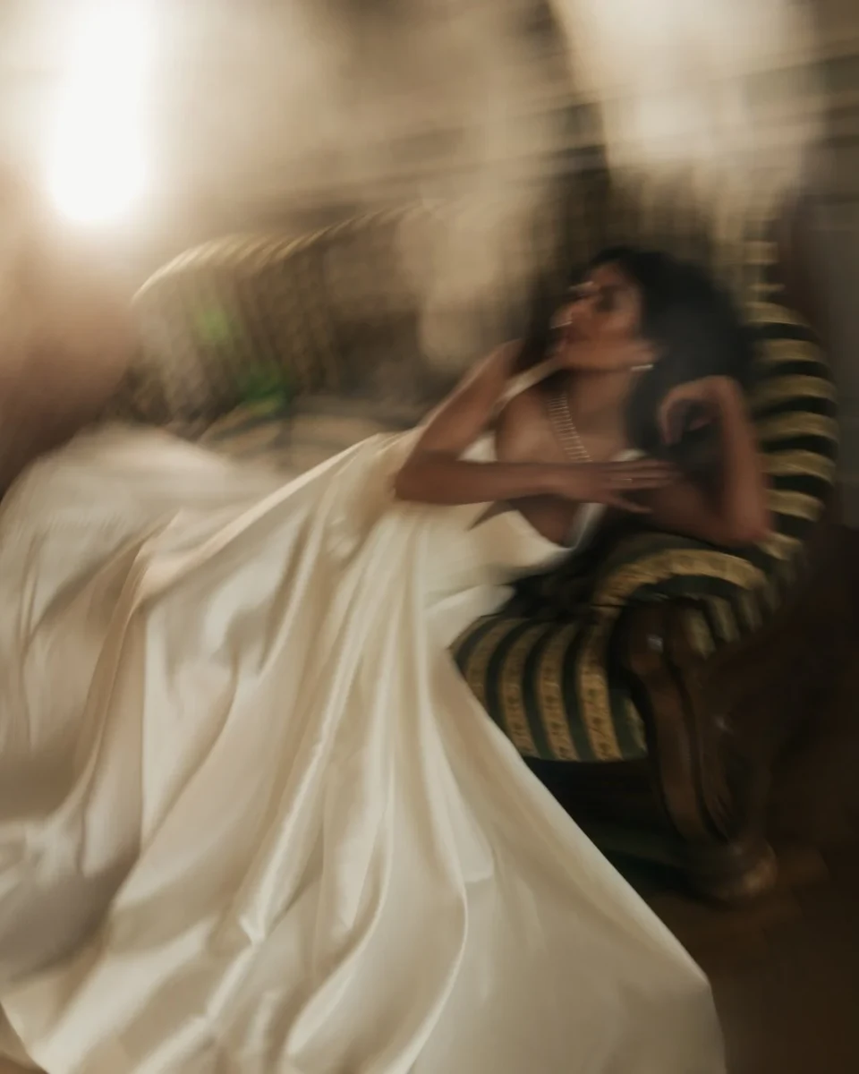 Experimenting with light &amp; movement at this bridal shoot and loving the results.

Photography: @jocaptures.weddings
Planning, decoration, floristry: @dp_weddings 
Hair &amp; makeup: @daniela.spranger 
Wedding dress: @emylibrautstudio 
Model:@seed
